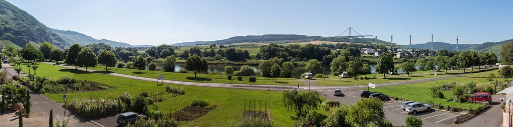 Hotel Zehnthof อือร์ซิก ภายนอก รูปภาพ