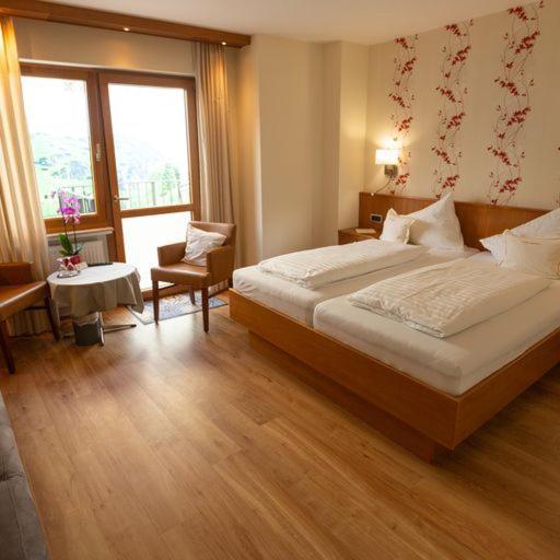 Hotel Zehnthof อือร์ซิก ภายนอก รูปภาพ