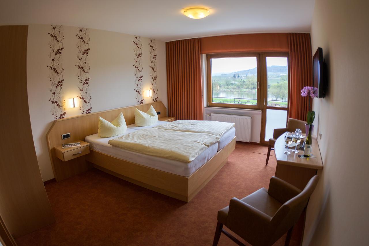 Hotel Zehnthof อือร์ซิก ภายนอก รูปภาพ