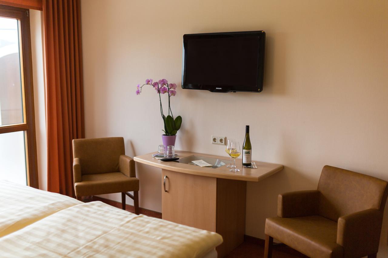Hotel Zehnthof อือร์ซิก ภายนอก รูปภาพ