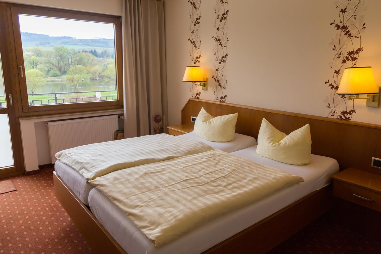 Hotel Zehnthof อือร์ซิก ภายนอก รูปภาพ