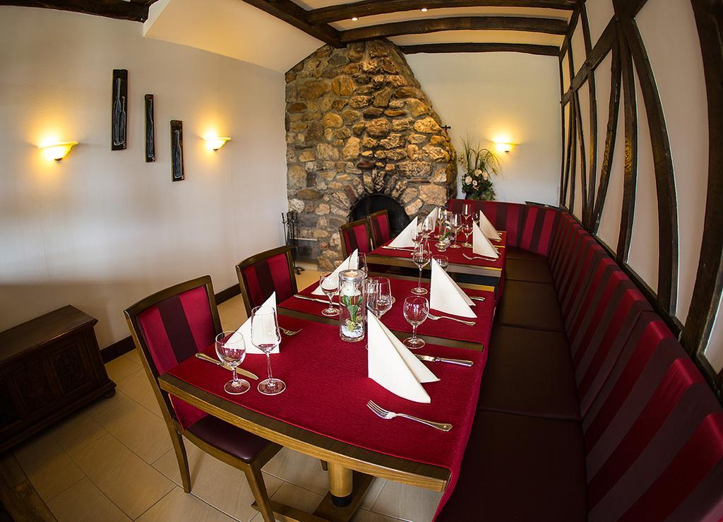 Hotel Zehnthof อือร์ซิก ภายนอก รูปภาพ